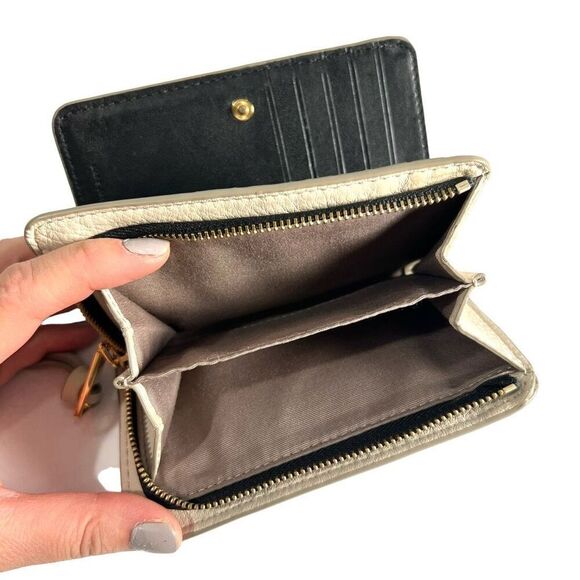 Marc Jacobs Cream w Golden Logo Snapshot soft Leather Top Zip  Multi Wallet - Picture 5 of 13